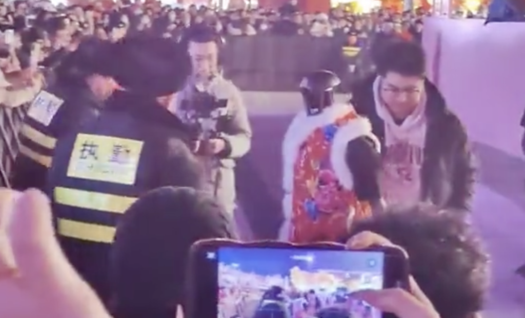 AI Robot Attacks Crowd at China’s Festival, Stirs up Internet